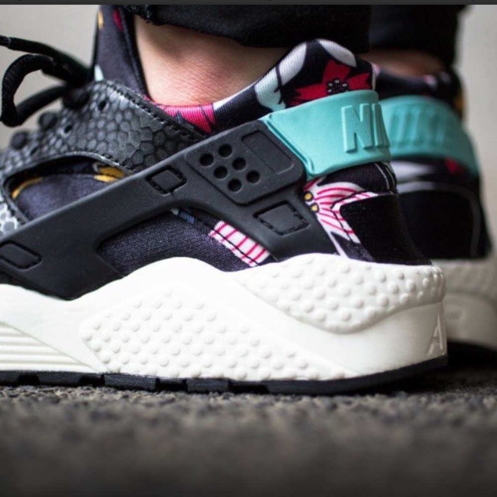 Nike huarache “aloha” 7.5 released 2015.